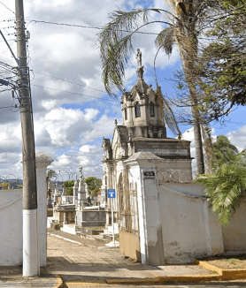 Cemitério Municipal de Varginha - MG - Floricultura Coroa de Flores - Best  Homenagens