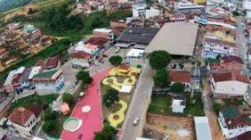 Cemitério Municipal de Presidente Tancredo Neves – BA Floricultura Coroa de Flores